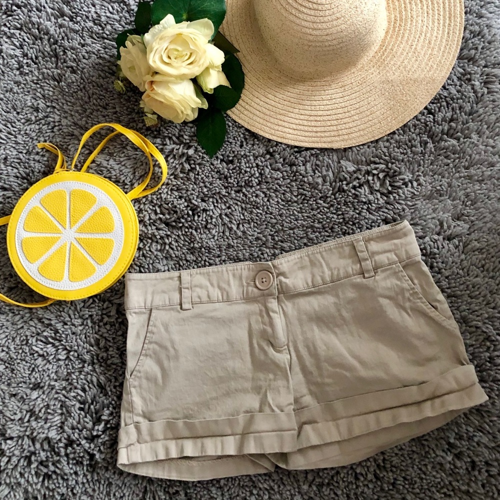 Stretchy cuffed shorts